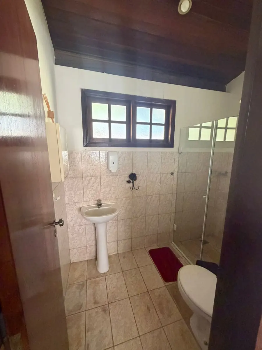 Banheiro do chalé com box